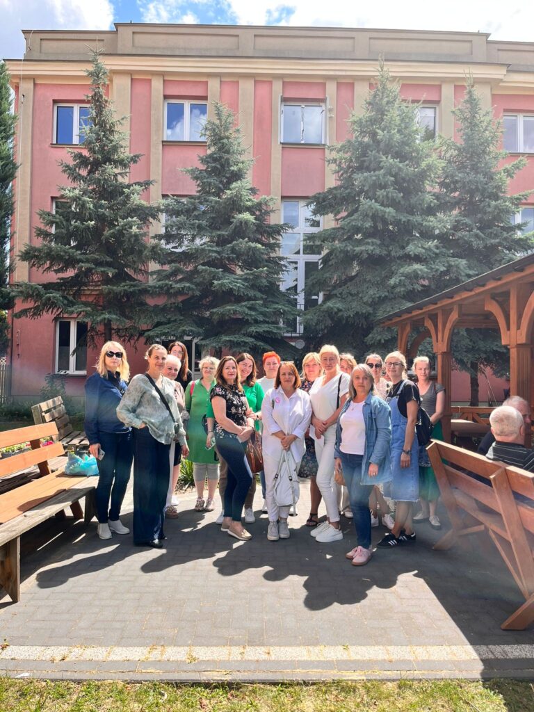 grupowe zdjęcie uczestników wizyty studyjnej