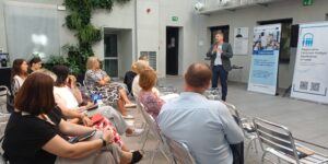 Uczestnicy spotkania wraz z trenerem