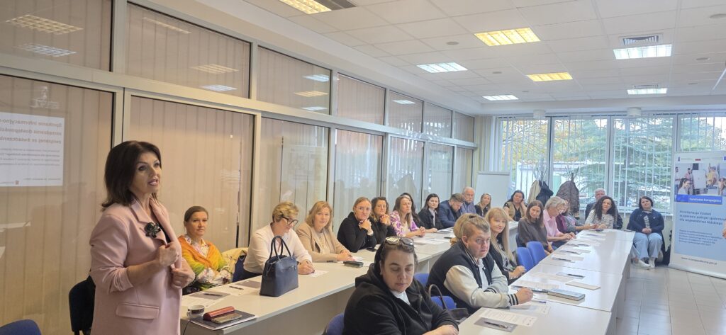 grupa uczestników na zajęciach