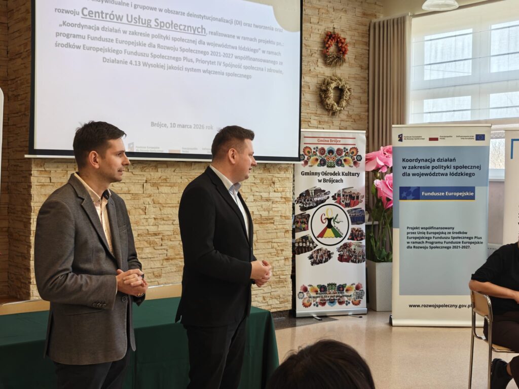 dwie osoby przemawiające